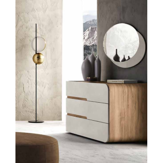 Design chest of drawers with 3 drawers and Spar Vip handle groove.