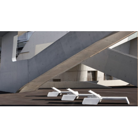 Translates to: Chaise longue Nova