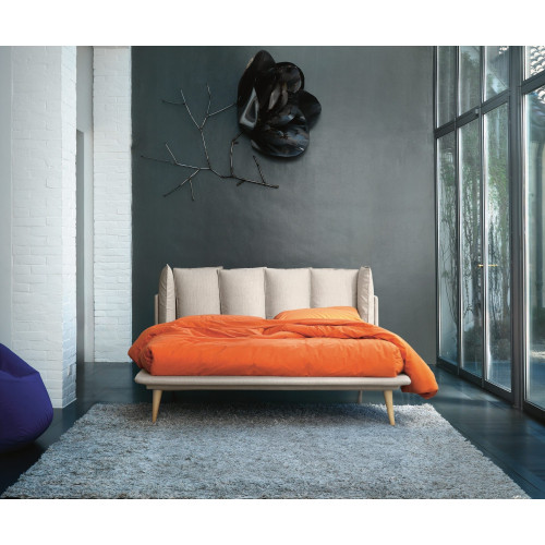 Letto matrimoniale imbottito con cuscini su testata Birdland H10 - Noctis