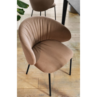 Padded armchair Connubia by Calligaris Tuka.