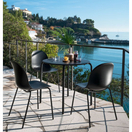 Chaise Academy outdoor Connubia, structure en métal et siège en polypropylène.