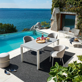 Mesa Dorian de Connubia para exteriores, extensible con estructura de metal